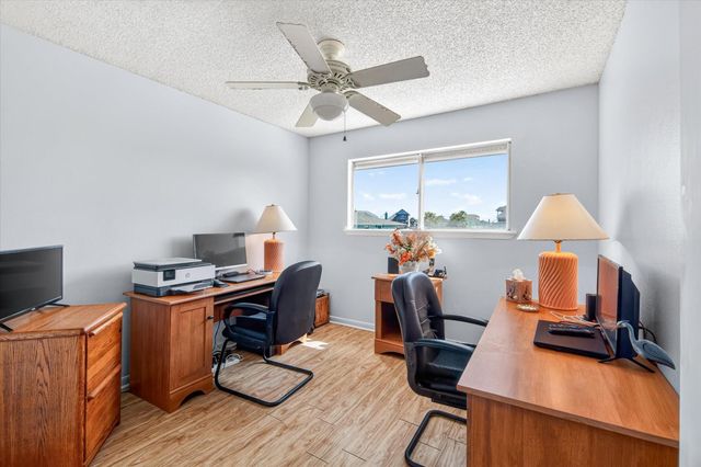 427 Tahiti Road, Tiki Island, TX 77554