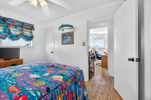 427 Tahiti Road, Tiki Island, TX 77554