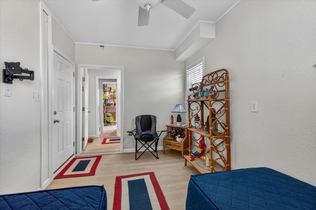 427 Tahiti Road, Tiki Island, TX 77554