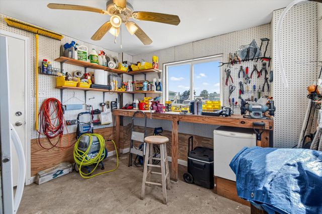 427 Tahiti Road, Tiki Island, TX 77554