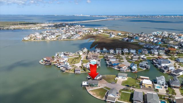 427 Tahiti Road, Tiki Island, TX 77554