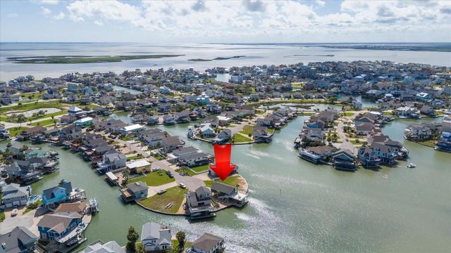 427 Tahiti Road, Tiki Island, TX 77554