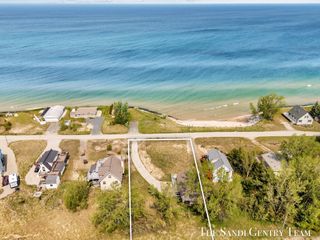 2806 N Lakeshore Drive, Golden Twp, MI 49436