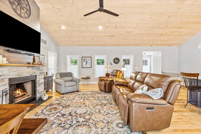 972 Sauk Lane, Hide A Way Hills, OH 43107