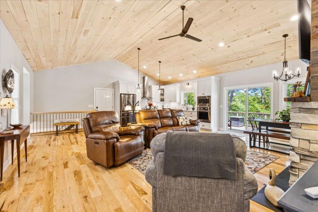 972 Sauk Lane, Hide A Way Hills, OH 43107