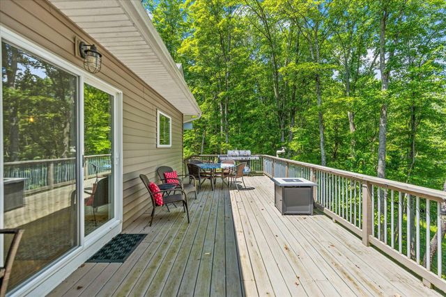 972 Sauk Lane, Hide A Way Hills, OH 43107