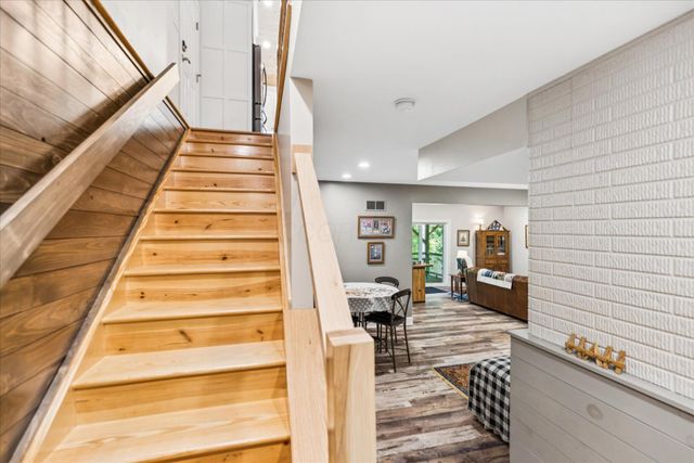 972 Sauk Lane, Hide A Way Hills, OH 43107