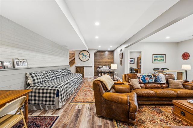 972 Sauk Lane, Hide A Way Hills, OH 43107