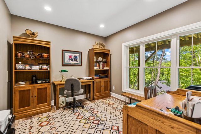 972 Sauk Lane, Hide A Way Hills, OH 43107