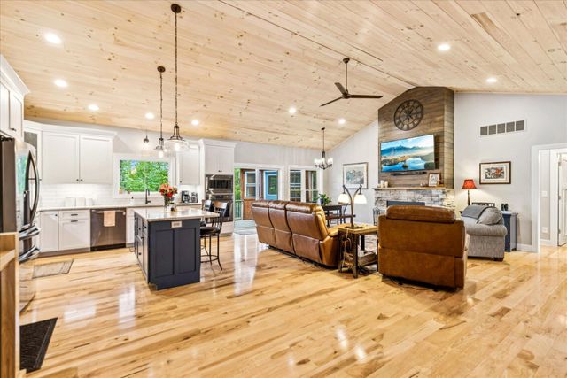 972 Sauk Lane, Hide A Way Hills, OH 43107