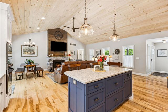 972 Sauk Lane, Hide A Way Hills, OH 43107