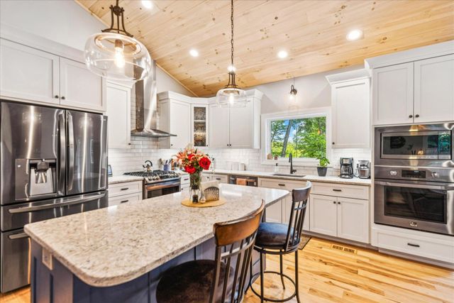 972 Sauk Lane, Hide A Way Hills, OH 43107