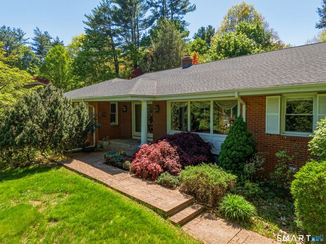 12 Mountain Farms Road, West Hartford, CT 06117