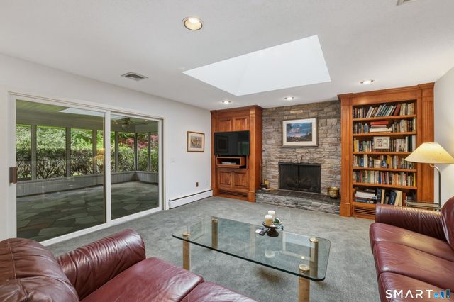 12 Mountain Farms Road, West Hartford, CT 06117