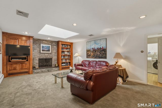 12 Mountain Farms Road, West Hartford, CT 06117