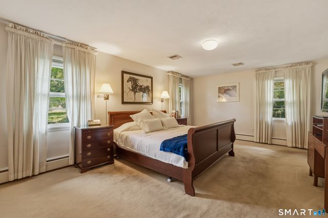 12 Mountain Farms Road, West Hartford, CT 06117