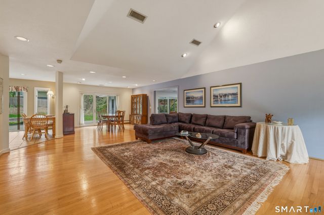 12 Mountain Farms Road, West Hartford, CT 06117