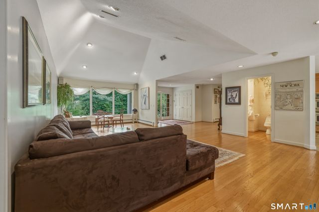 12 Mountain Farms Road, West Hartford, CT 06117