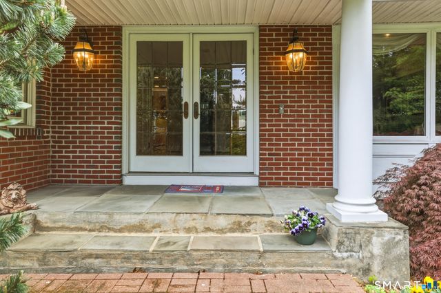 12 Mountain Farms Road, West Hartford, CT 06117