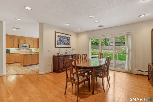 12 Mountain Farms Road, West Hartford, CT 06117