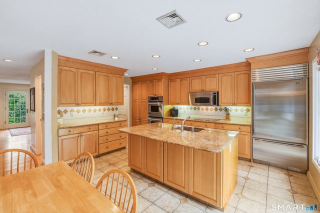 12 Mountain Farms Road, West Hartford, CT 06117