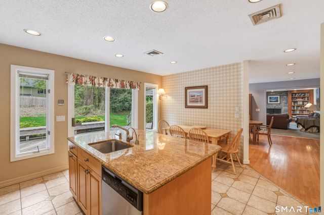 12 Mountain Farms Road, West Hartford, CT 06117