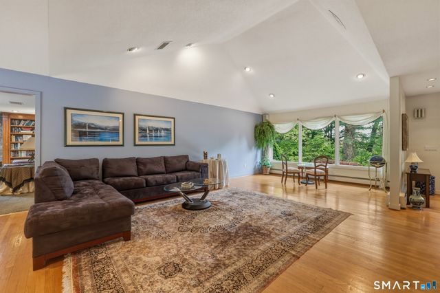 12 Mountain Farms Road, West Hartford, CT 06117