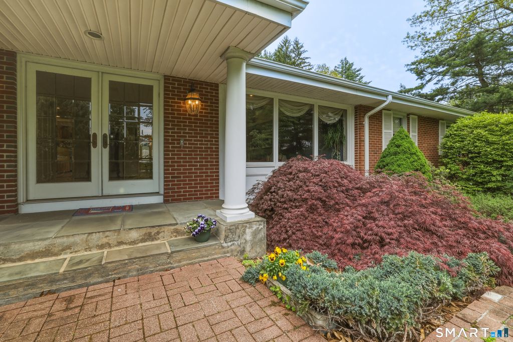 12 Mountain Farms Road, West Hartford, CT 06117