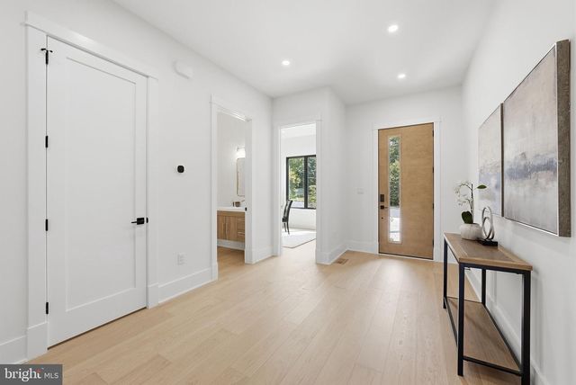 840 N BURLINGTON ST, Arlington, VA 22203