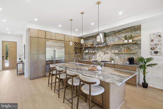 840 N BURLINGTON ST, Arlington, VA 22203