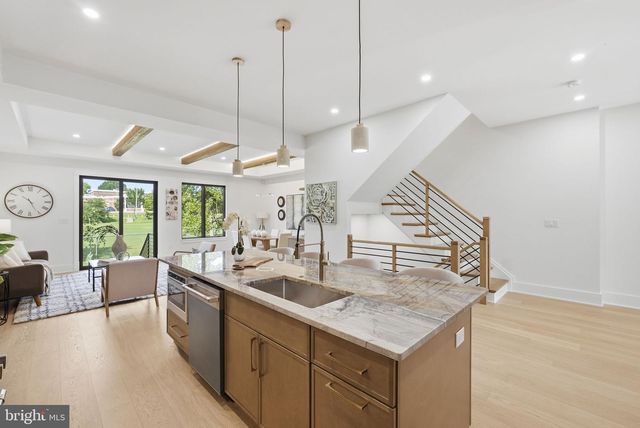 840 N BURLINGTON ST, Arlington, VA 22203