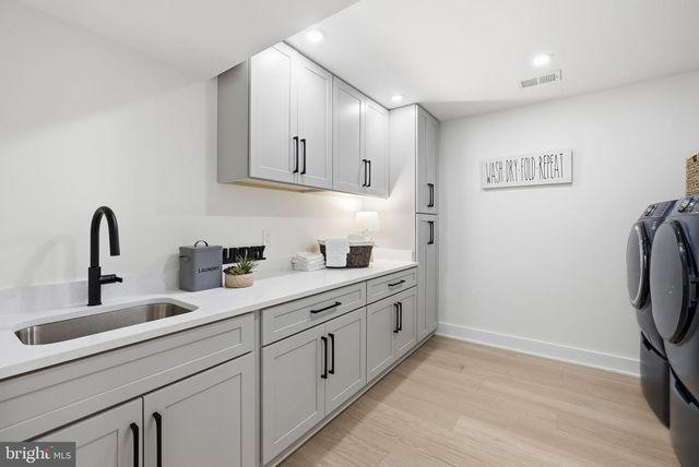 840 N BURLINGTON ST, Arlington, VA 22203