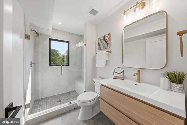 840 N BURLINGTON ST, Arlington, VA 22203