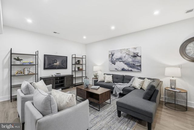 840 N BURLINGTON ST, Arlington, VA 22203