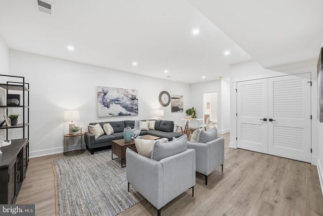 840 N BURLINGTON ST, Arlington, VA 22203