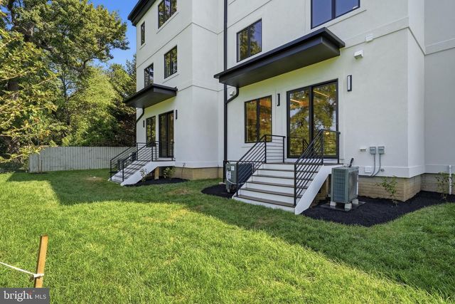 840 N BURLINGTON ST, Arlington, VA 22203