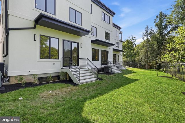 840 N BURLINGTON ST, Arlington, VA 22203