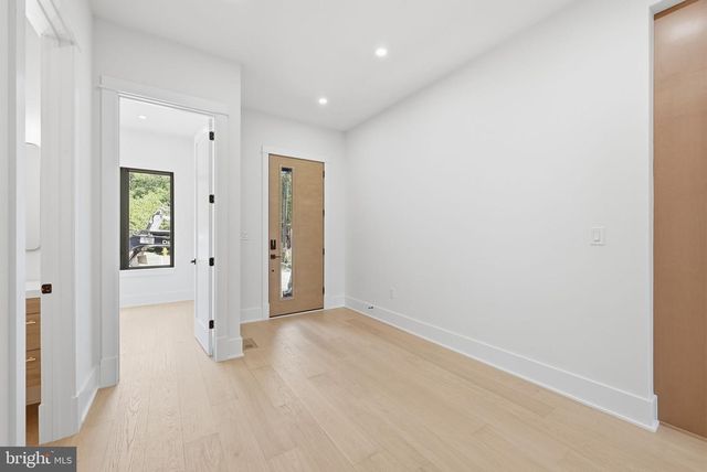 840 N BURLINGTON ST, Arlington, VA 22203