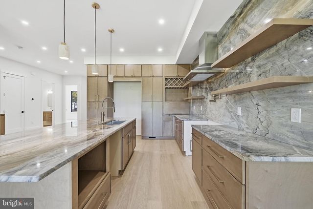 840 N BURLINGTON ST, Arlington, VA 22203
