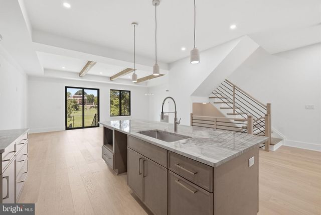 840 N BURLINGTON ST, Arlington, VA 22203