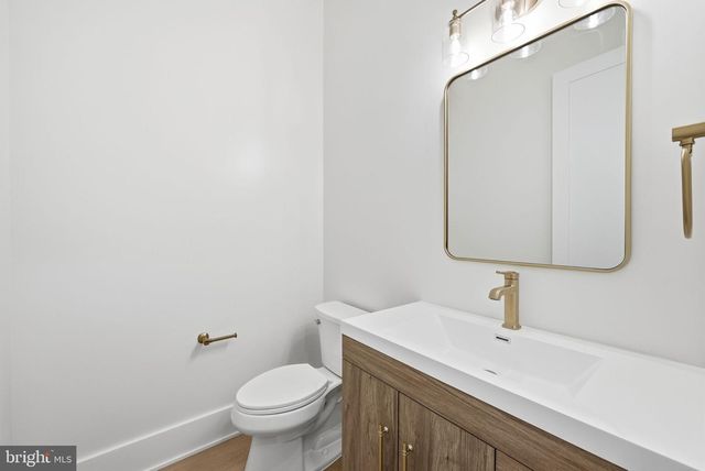 840 N BURLINGTON ST, Arlington, VA 22203