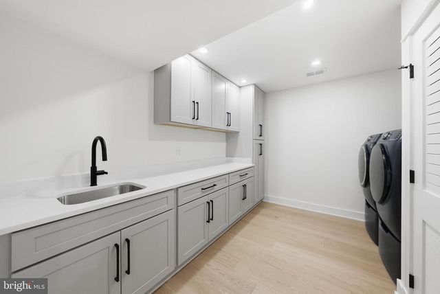840 N BURLINGTON ST, Arlington, VA 22203