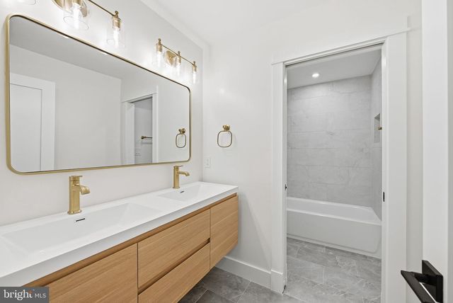 840 N BURLINGTON ST, Arlington, VA 22203
