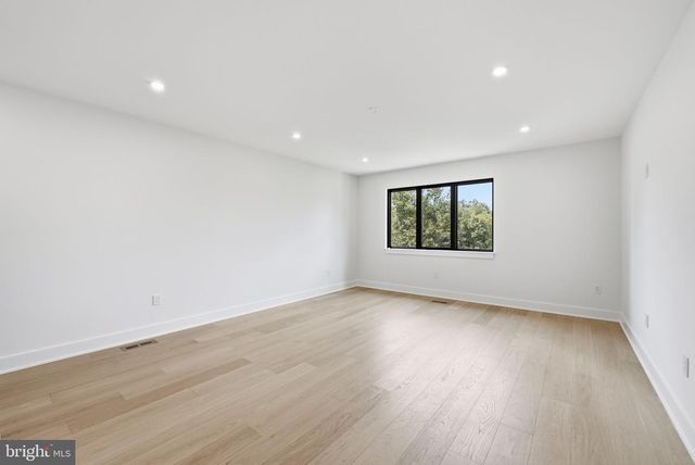 840 N BURLINGTON ST, Arlington, VA 22203