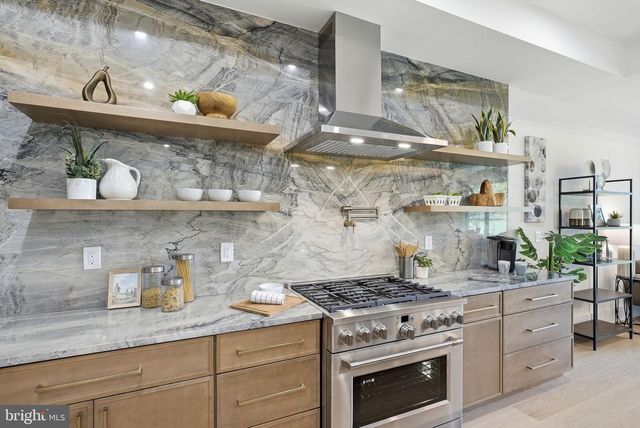 840 N BURLINGTON ST, Arlington, VA 22203