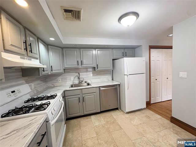 476 Highland Avenue right, Palisades Park, NJ 07650