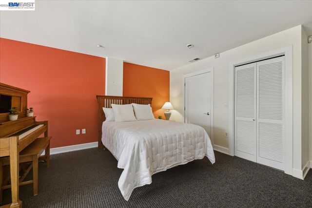 809 Clay, Oakland, CA 94607