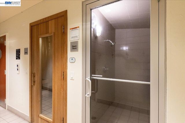 809 Clay, Oakland, CA 94607