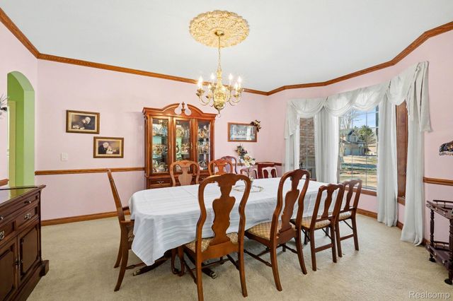 2215 Ridgemoor Court, Burton, MI 48509