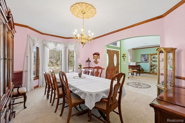 2215 Ridgemoor Court, Burton, MI 48509